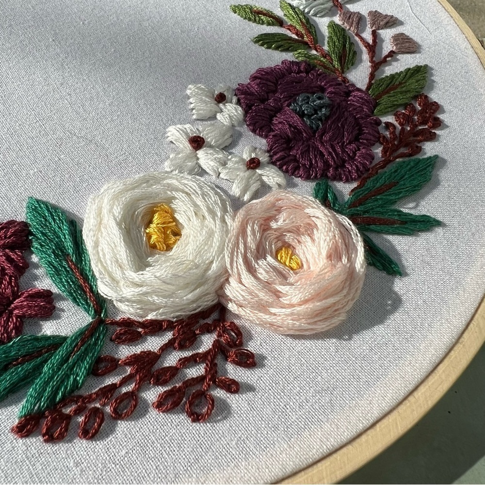 3 handcrafted embroidered flowers in a wooden hoops 10.5" 8" 6" - Picture 5 of 9